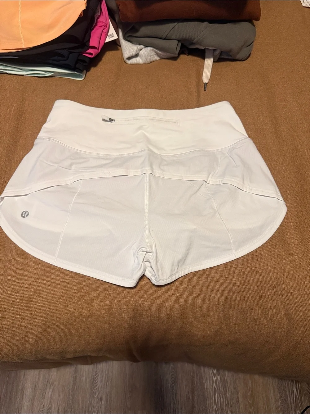 Women’s LululemonWhite High-Waist Speed up short 2.5”